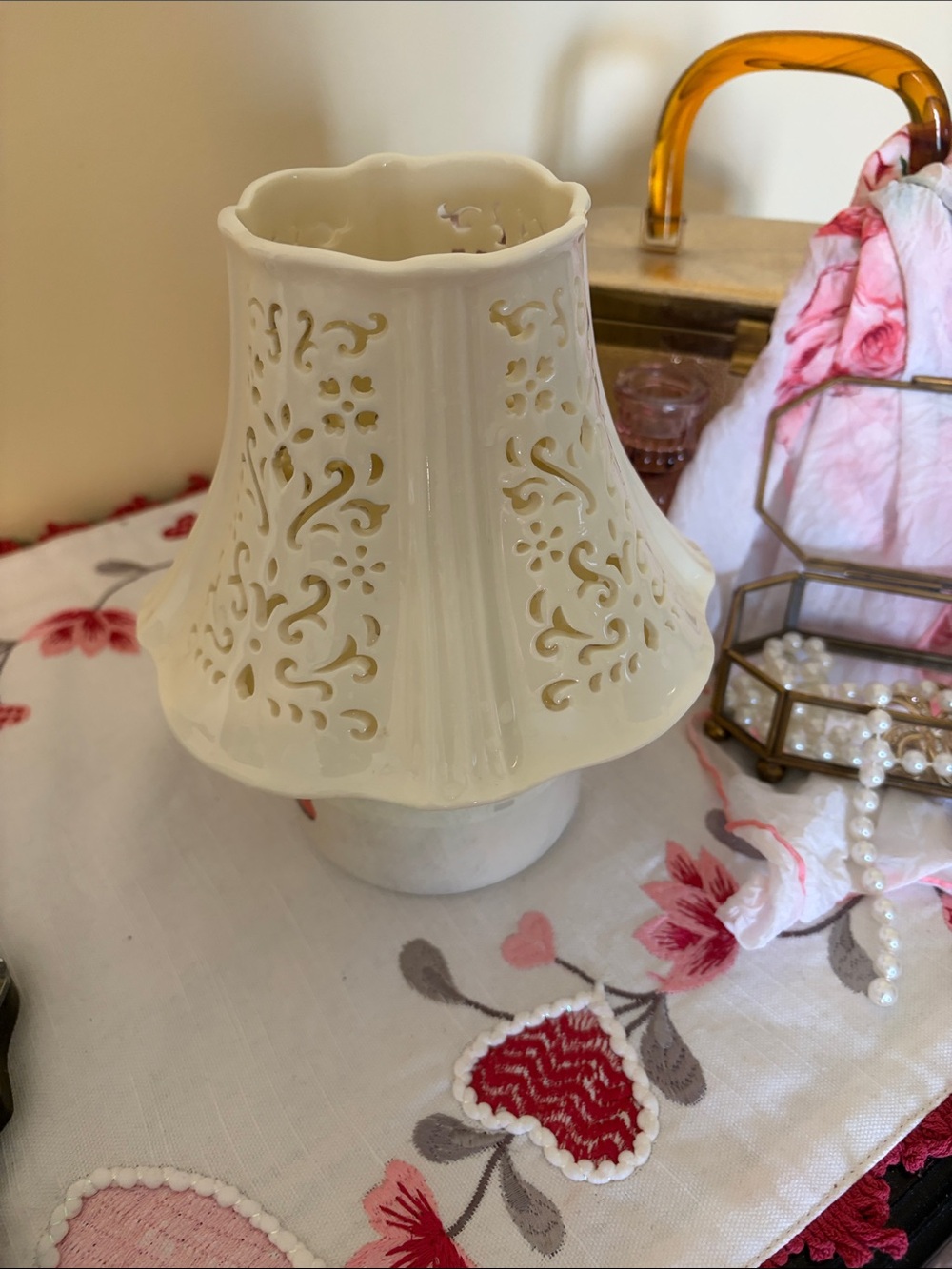 Yankee Candle Cream Ceramic candle topper with Filigree Cutouts